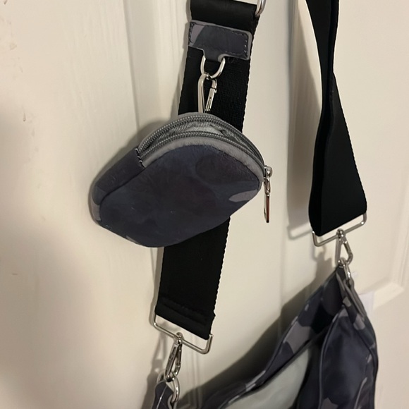 Ah dorned gray camouflage crossbody purse with interchangeable strap NWT - Picture 5 of 7